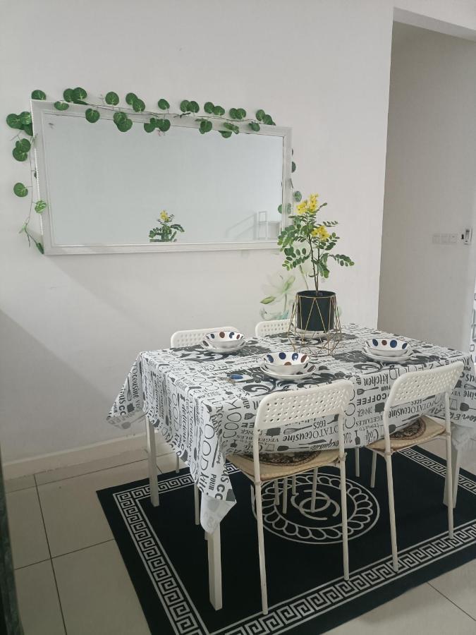 Cikta'Z Homestay Southville City Bangi Kampong Tangkas Екстер'єр фото